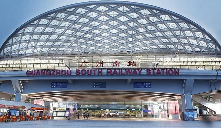 華鵬陶瓷百花綻放第二季”以勢(shì)謀市“之推廣勢(shì)強(qiáng)勢(shì)發(fā)力——高鐵廣告正式上線